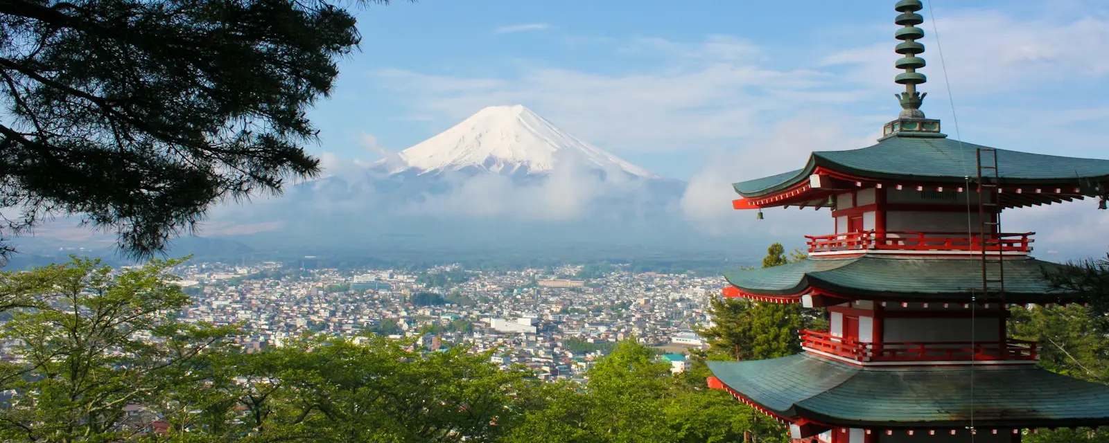 Chureito Pagoda overlooking Mount Fuji at dawn